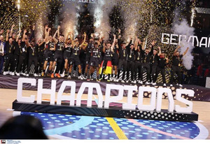 Γερμανία: Η απονομή, τα highlights του τελικού και του MVP Μπόνγκα (vids)