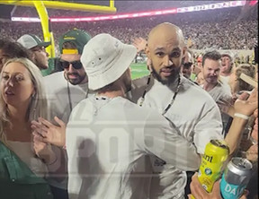 Ντέρικ Γουάιτ: Ξύλο με οπαδό σε αγώνα American Football (video)