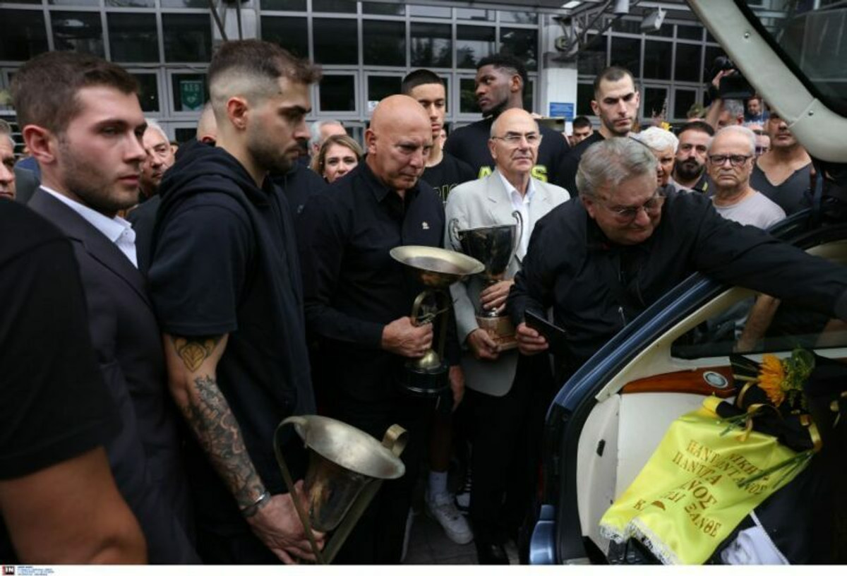 Η οικογένεια του Άρη αποχαιρέτησε τον Γιάννη Ιωαννίδη στο &quot;Παλέ&quot; (pics &amp; vids)