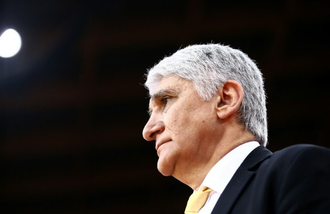 Έκλεισε τα 60 ο &quot;Δράκος&quot; και στην αλλαγή του χρόνου έτρεξε για τα παιδιά! (pic)