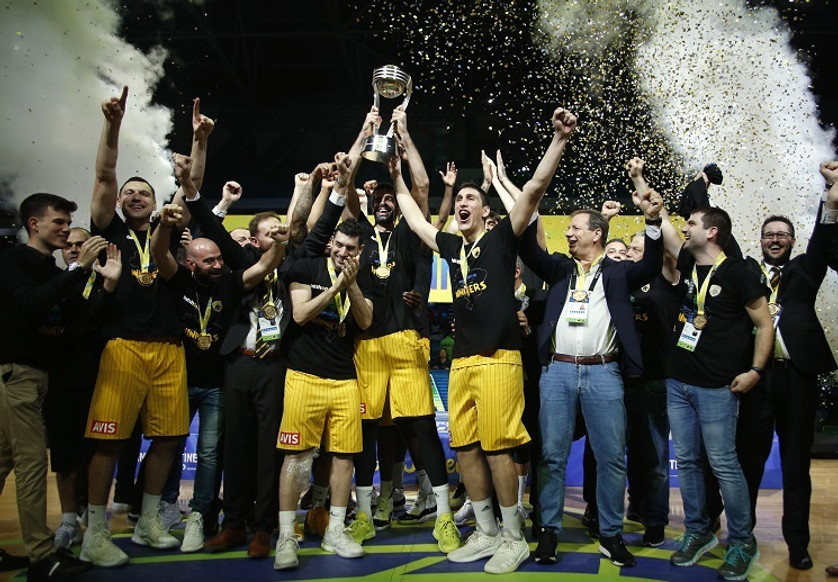 Ο Γιαννούλης Λαρεντζάκης στο τεύχος Μαρτίου του All Star Basket