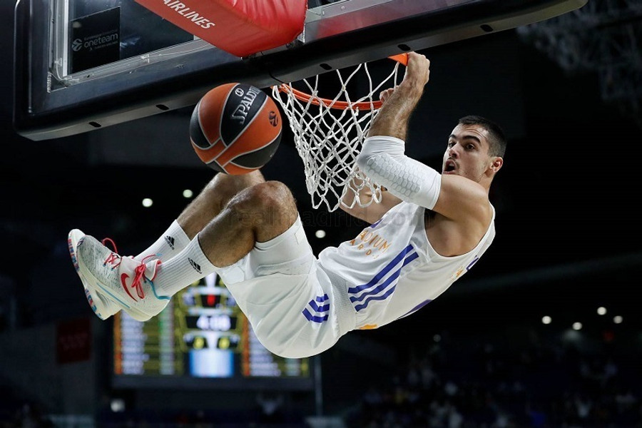 Euroleague: Κάρφωμα για... ριπλέι από τον Αμπάλδε (video)