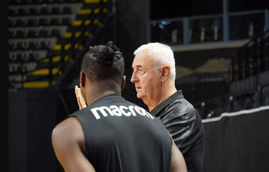 Η ομιλία του Ντράγκαν Σάκοτα: &quot;Έχουμε φτιάξει μια καλή, αθλητική ομάδα&quot; (video)