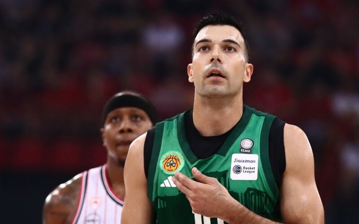 Σλούκας: &quot;Ξεσκόνισε&quot; τα επτά αστέρια στη φανέλα του - Ένταση στο ΣΕΦ (vid)