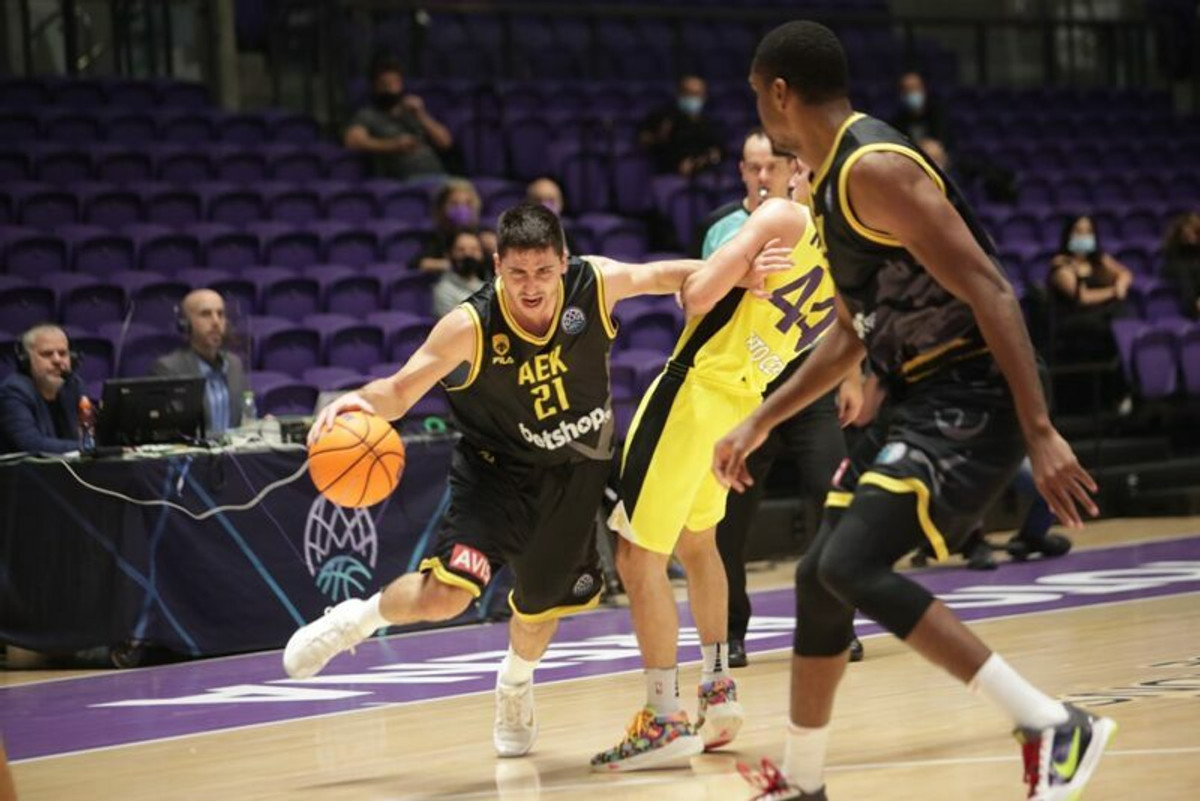 Χάποελ Χολόν – ΑΕΚ 77-71: Κατέρρευσε στο τέλος, έχασε και τη διαφορά (pics)