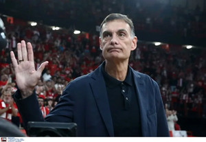 Μπαρτζώκας: &quot;Δεν αλλάζουμε προσέγγιση&quot; - Βεζένκοφ: &quot;Να τελειώσουμε τη σειρά την Τρίτη&quot;