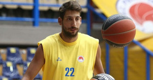 Σαλούστρος: &quot;Τιμή και ευθύνη η αρχηγία της ομάδας&quot;