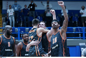 Super Cup: Tα highlights του τελικού, η απονομή και οι δηλώσεις Γιατρά σε video