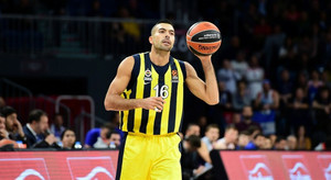 Με clutch Σλούκα η Φενέρμπαχτσε, 86-79 την Αναντόλου Εφές