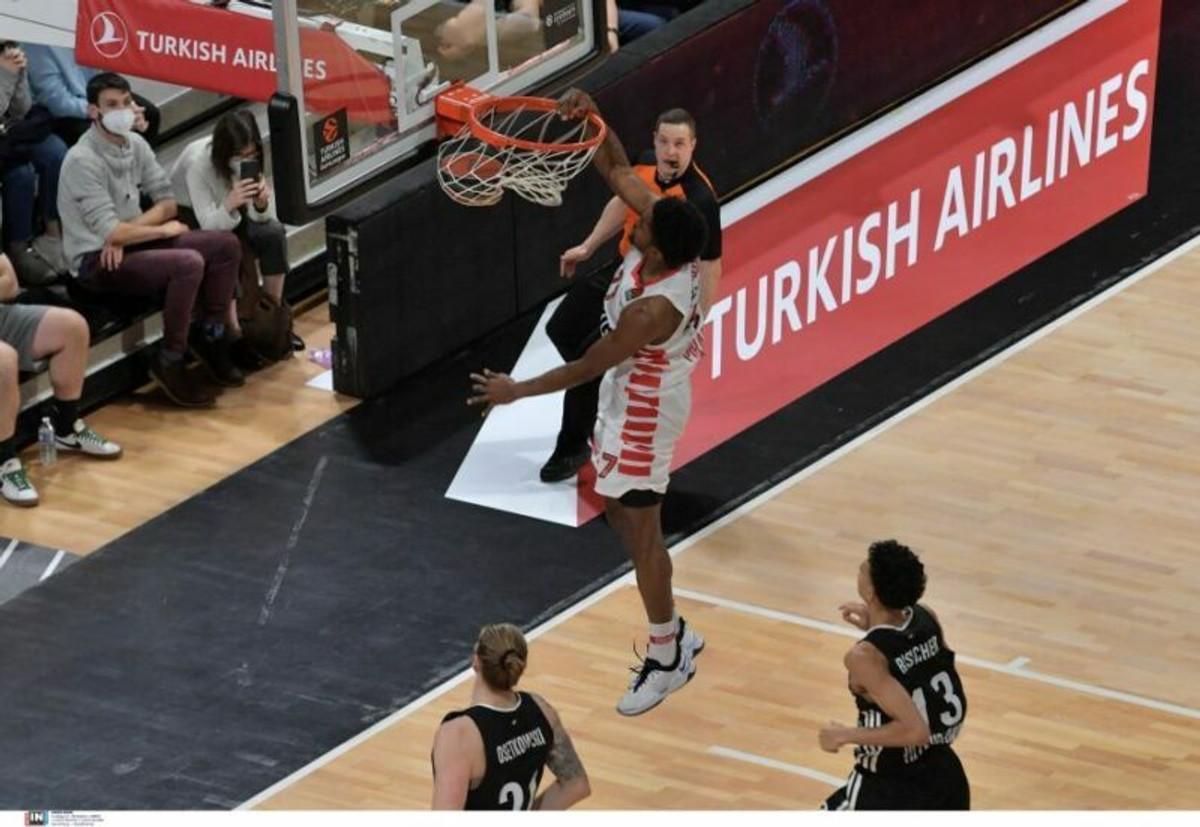 Με τάπα Ζαν-Σαρλ και κάρφωμα ΜακΚίσικ το Top-10 της EuroLeague (vid)