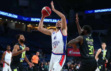 Αναντολού Εφές - Μπελεντίγεσι 96-77: Ο Λάρκιν κέρδισε τον Ρογκαβόπουλο!