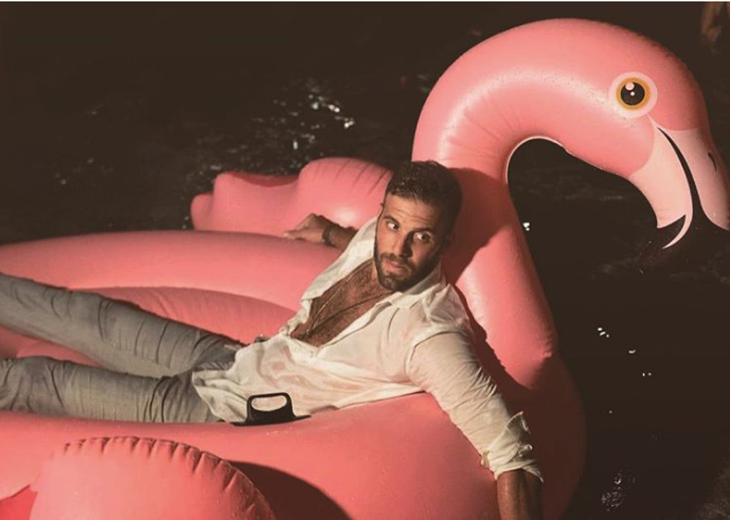 Σε ροζ φλαμίνγκο ο Νίκος Παππάς! (pics)