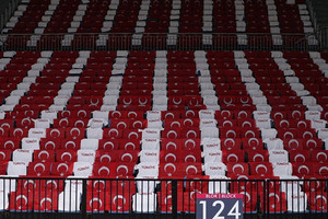 Τουρκία: Χιλιάδες σημαίες και t-shirts στους θεατές του αγώνα με την Ελλάδα (pics)