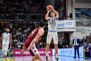Lega Basket: Μείωσε η Πέζαρο, 88-83 τη Μιλάνο - Προβάδισμα πρόκρισης η Σάσαρι (pics &amp; vids)