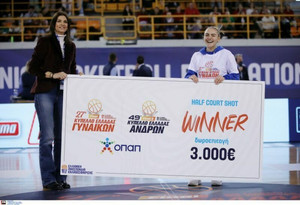 Τελικός Γυναικών: Αθλήτρια της Κρήτης πέτυχε τρίποντο από το κέντρο για... 3.000 ευρώ! (video)