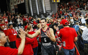 Τραυματισμός στο αριστερό γόνατο για Ζήση!