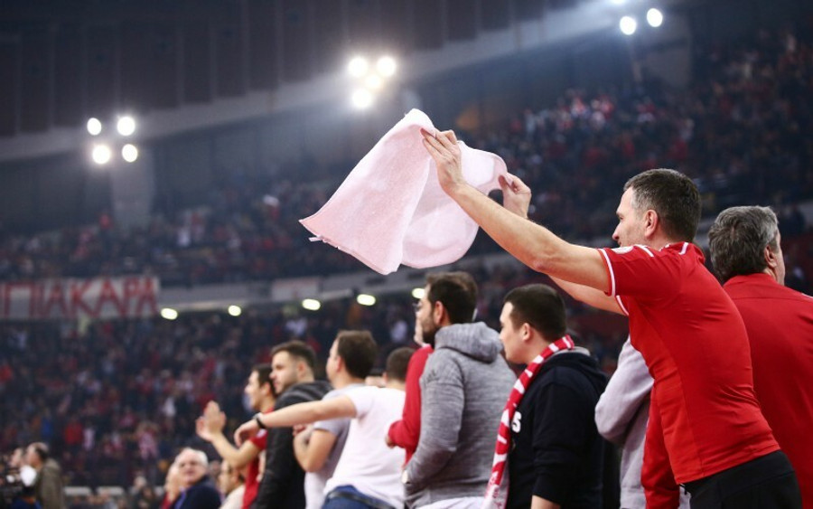 Λευκές πετσέτες για... πικάρισμα στο ΣΕΦ (pics)