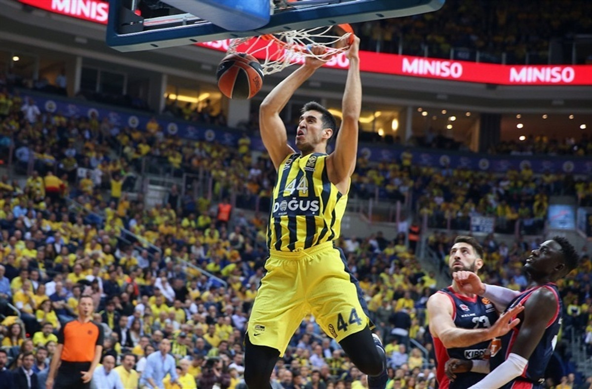 Στο... 10-0 η Φενέρμπαχτσε με το 82-73 επί της Μπασκόνια