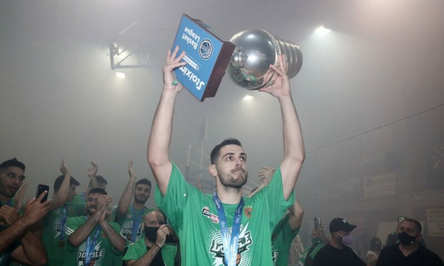 Ο Ιωάννης Παπαπέτρου MVP της σεζόν στη Stoiximan Basket League