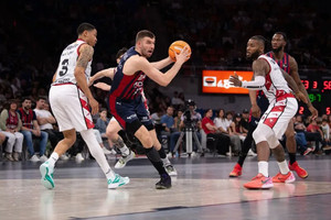 Νίκη με διψήφιο Ρογκαβόπουλο η Μπασκόνια, 90-84 τη Σαραγόσα (vid)