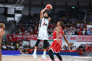 Supercoppa Ιταλίας: Η Βίρτους Μπολόνια 78-73 την Αρμάνι Μιλάνο στον ημιτελικό (video)