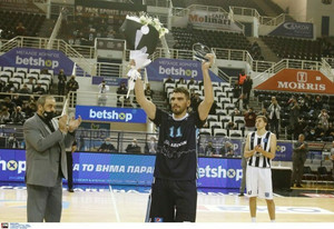 ΠΑΟΚ-Κολοσσός Ρόδου: Η βράβευση του Μαργαρίτη από τον &quot;Δικέφαλο&quot; (pics &amp; vid)