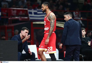 Ο Ντόρσεϊ δεν έδωσε το χέρι του στον Μπαρτζώκα - Τι είπε ο κόουτς του Ολυμπιακού