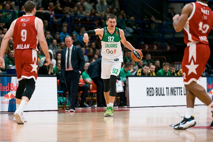 Αρμάνι-Ζαλγκίρις 70-83: "Άλωσε" το Μιλάνο (vid)
