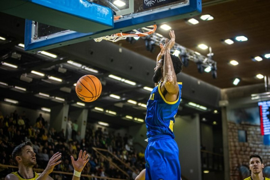 Με ιπτάμενο Ρένφρο και block Καμπενγκέλε το Top-5 του BCL (video)