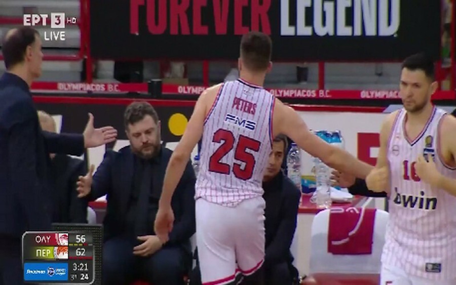 Πίτερς: Δεν έδωσε το χέρι του στον Μπαρτζώκα (vid)