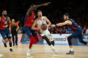 O Ντε Κολό κράτησε όρθια την ΤΣΣΚΑ 84-77 την Μπασκόνια (vid.&amp;pics)