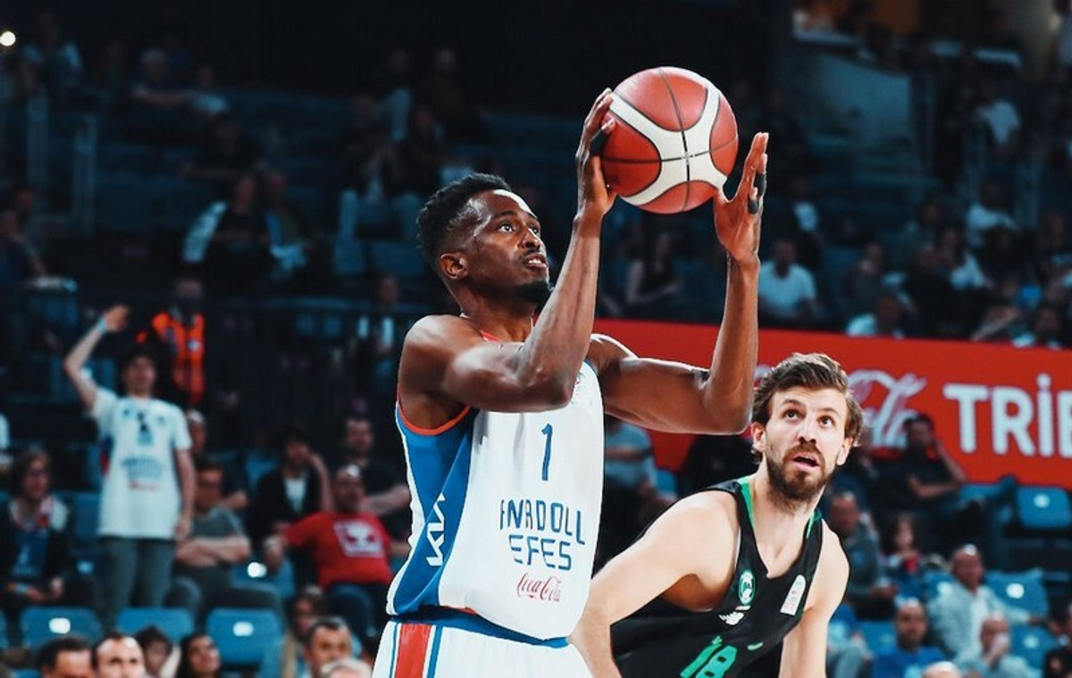 BSL: Με τρομερό Μπομπουά η Εφές, 104-94 την Νταρουσάφακα και 1-0 (pics &amp; vid)