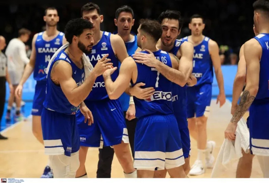 Το απίθανο τρίποντο του Τολιόπουλου στην κορυφή του Top-10 (vid)