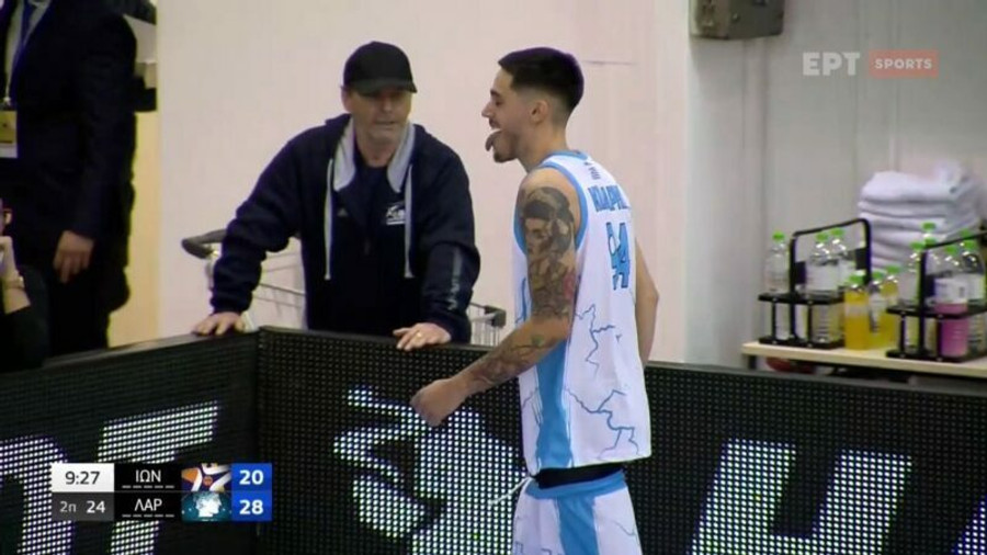 Ιωνικός-Λάρισα: Τραυματίστηκε ο Κόνιαρης (video)