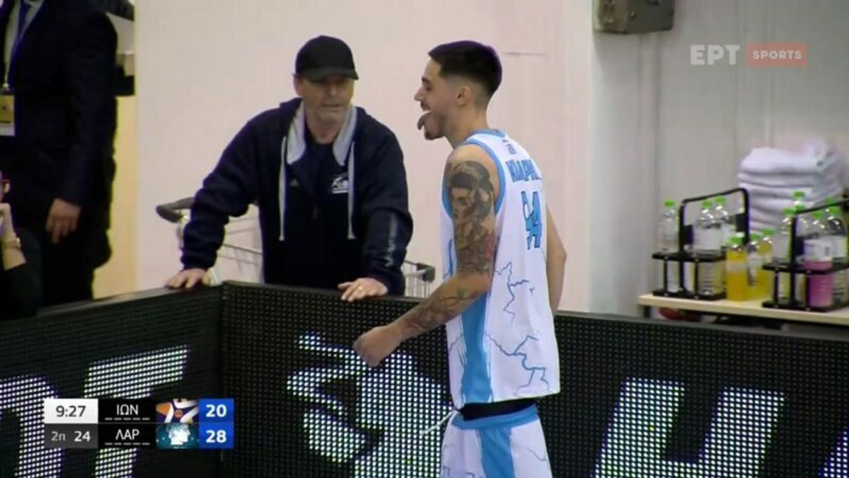Ιωνικός-Λάρισα: Τραυματίστηκε ο Κόνιαρης (video)