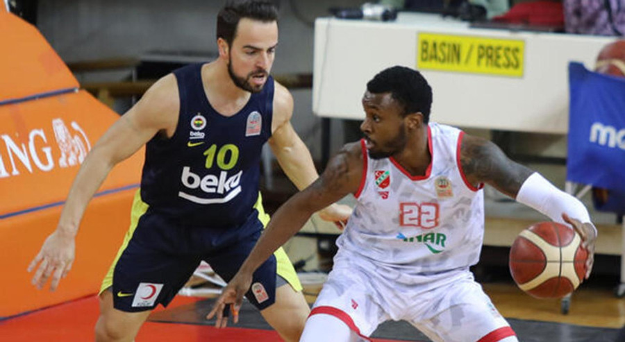 "Ξύπνησε" στο 2ο μέρος η Φενέρμπαχτσε, 67-62 την Καρσίγιακα