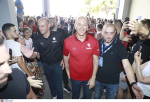 Ολυμπιακός: Η αποθέωση των Αγγελόπουλων στο ΣΕΦ (pics)