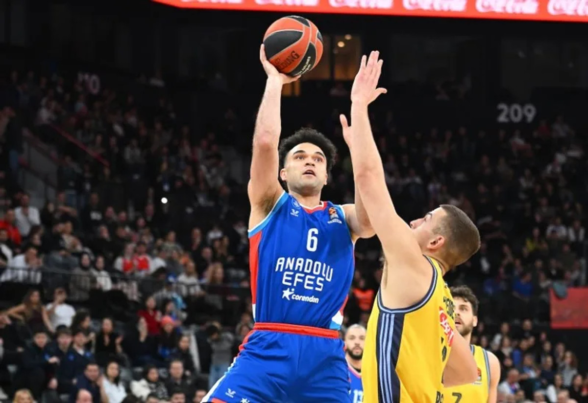 Στο &quot;ρελαντί&quot; η Εφές, 98-73 την Άλμπα (vid)