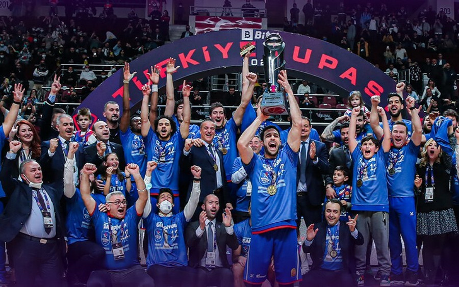 Φενέρμπαχτσε-Εφές 72-86: Μια ντουζίνα Κύπελλα! (vid)