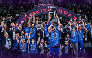 Φενέρμπαχτσε-Εφές 72-86: Μια ντουζίνα Κύπελλα! (vid)