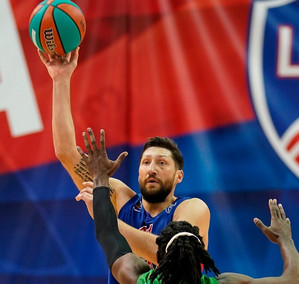 ΤΣΣΚΑ Μόσχας-Ούνικς Καζάν 102-86 με τον Τζέιμς στον πάγκο! (vids)