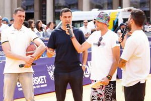 EuroBasket: Στη Fan Zone της Piazza Duomo ο Ζήσης (pics)