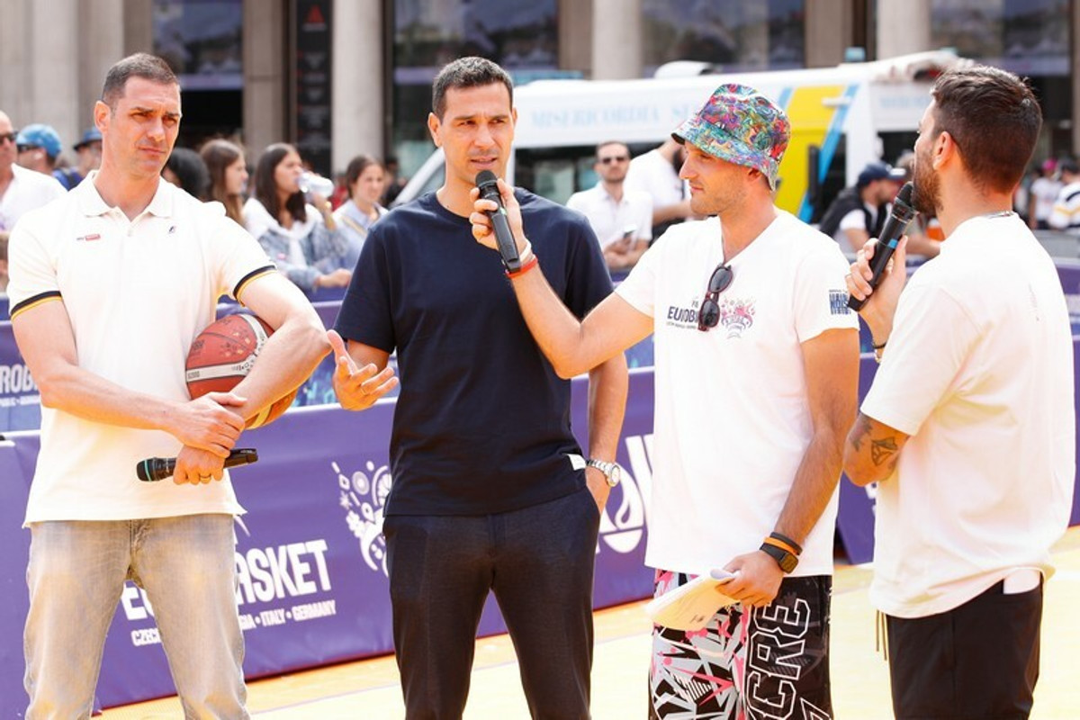 EuroBasket: Στη Fan Zone της Piazza Duomo ο Ζήσης (pics)