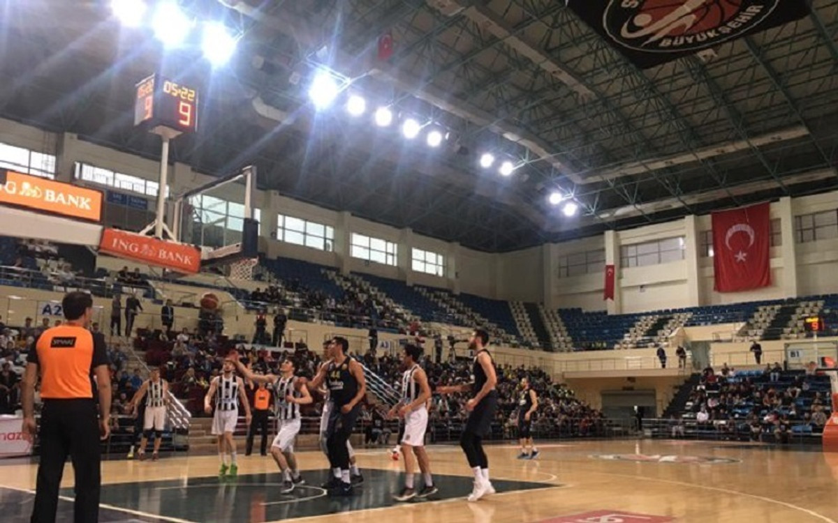Η Φενέρμπαχτσε 138-62 τη Σακάρια με... 51 πόντους του Αρνά!
