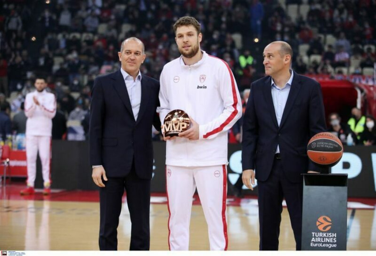EuroLeague: Η βράβευση του MVP Φεβρουαρίου, Σάσα Βεζένκοφ (video)