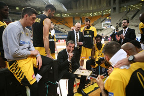 Έξω φρενών ο Μπάνκι, ξενύχτησε με τους παίκτες και έκοψε το ρεπό!