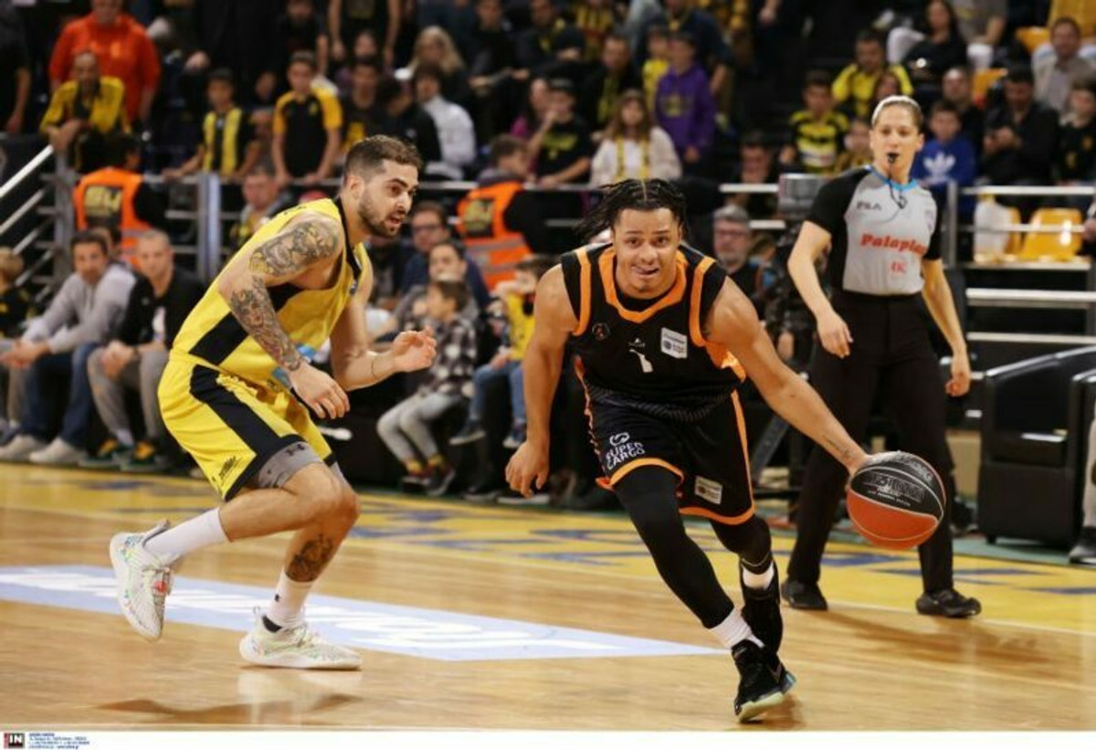 Επιστροφή με ντέρμπι στην Stoiximan Basket League