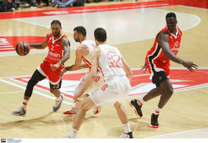 Ερυθρός Αστέρας-Ολυμπιακός 81-76: Λύγισε στο Βελιγράδι (gallery)