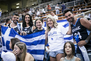 Ελλάδα-Βέλγιο: Γιορτινή η ατμόσφαιρα στο ΟΑΚΑ (gallery)