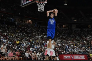 Summer League: Xορταστική η πρώτη αναμέτρηση Φλαγκ-Χάρπερ (vids)